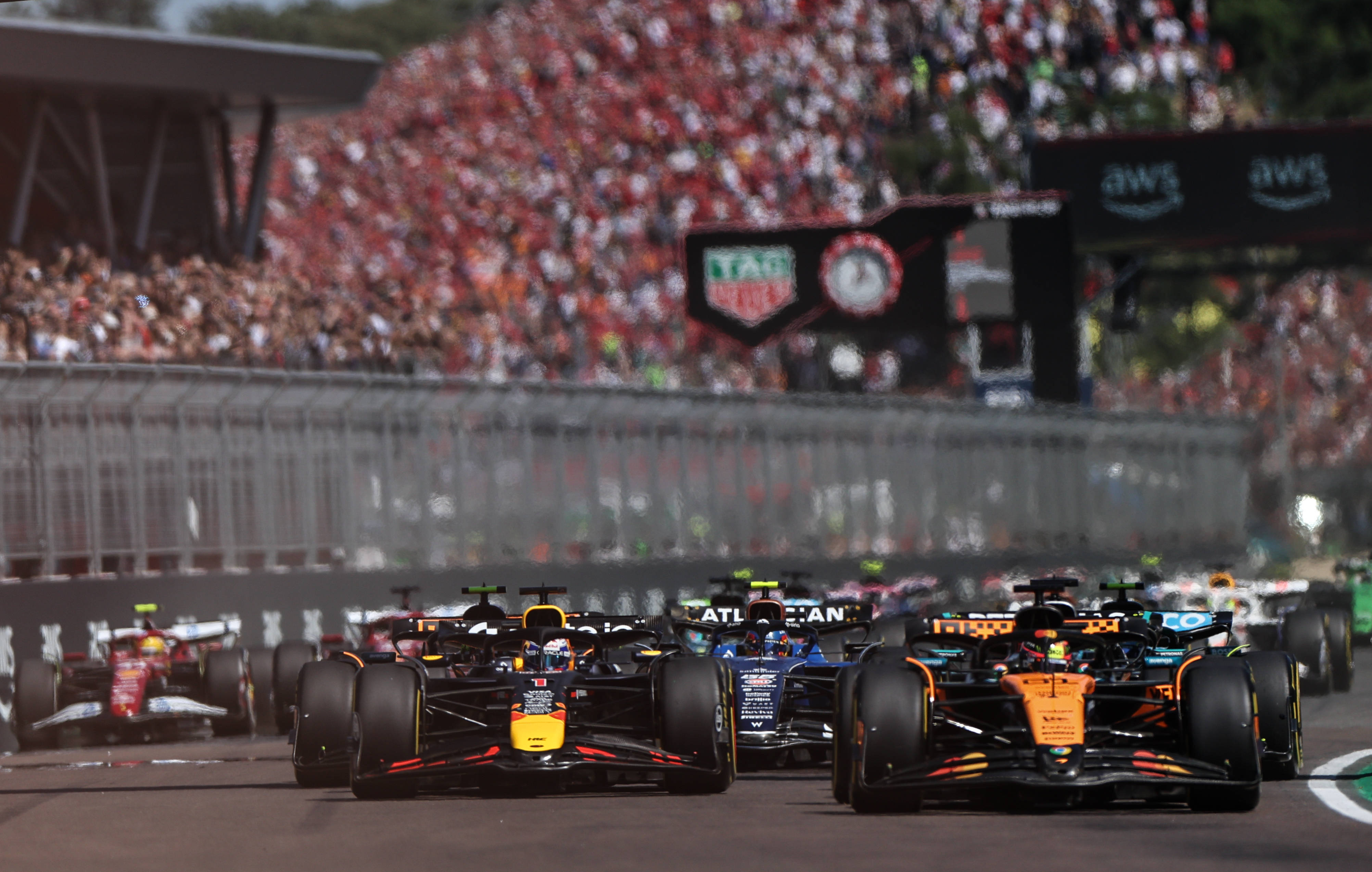 开云APP-雷诺车队横扫红牛二队，汉密尔顿带队取胜