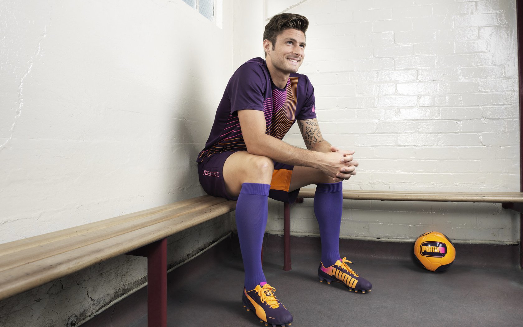 世界杯2026-F1街道赛之夜，马克西展现巨星价值，当轰鸣引擎遇见孤胆英雄  第2张