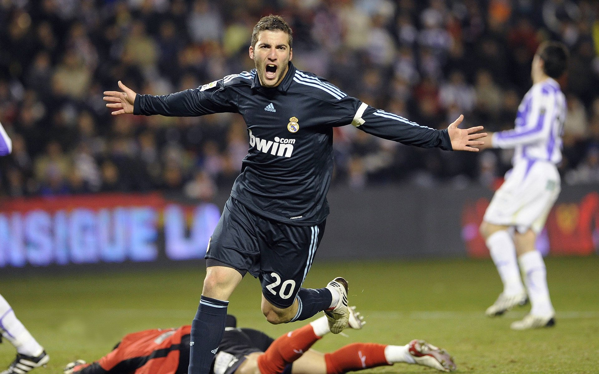 开云体育APP下载-德国强压下的绿茵交响，拉什福德如何用完美发挥击碎皇家社会铁壁